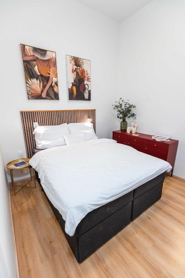 בודפשט Modern Apartment French Balkony מראה חיצוני תמונה